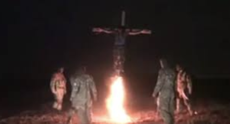 Nicht Golgatha - Ukrainische Soldaten verbrennen einen Russen